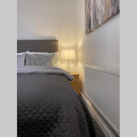 Alicia Newport By Mia Living 2 Bedroom Apartment With Dedicated Parking Exterior foto