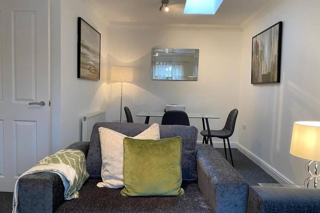 Alicia Newport By Mia Living 2 Bedroom Apartment With Dedicated Parking Exterior foto